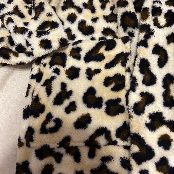 Leopard Robe - Picture 4 of 9